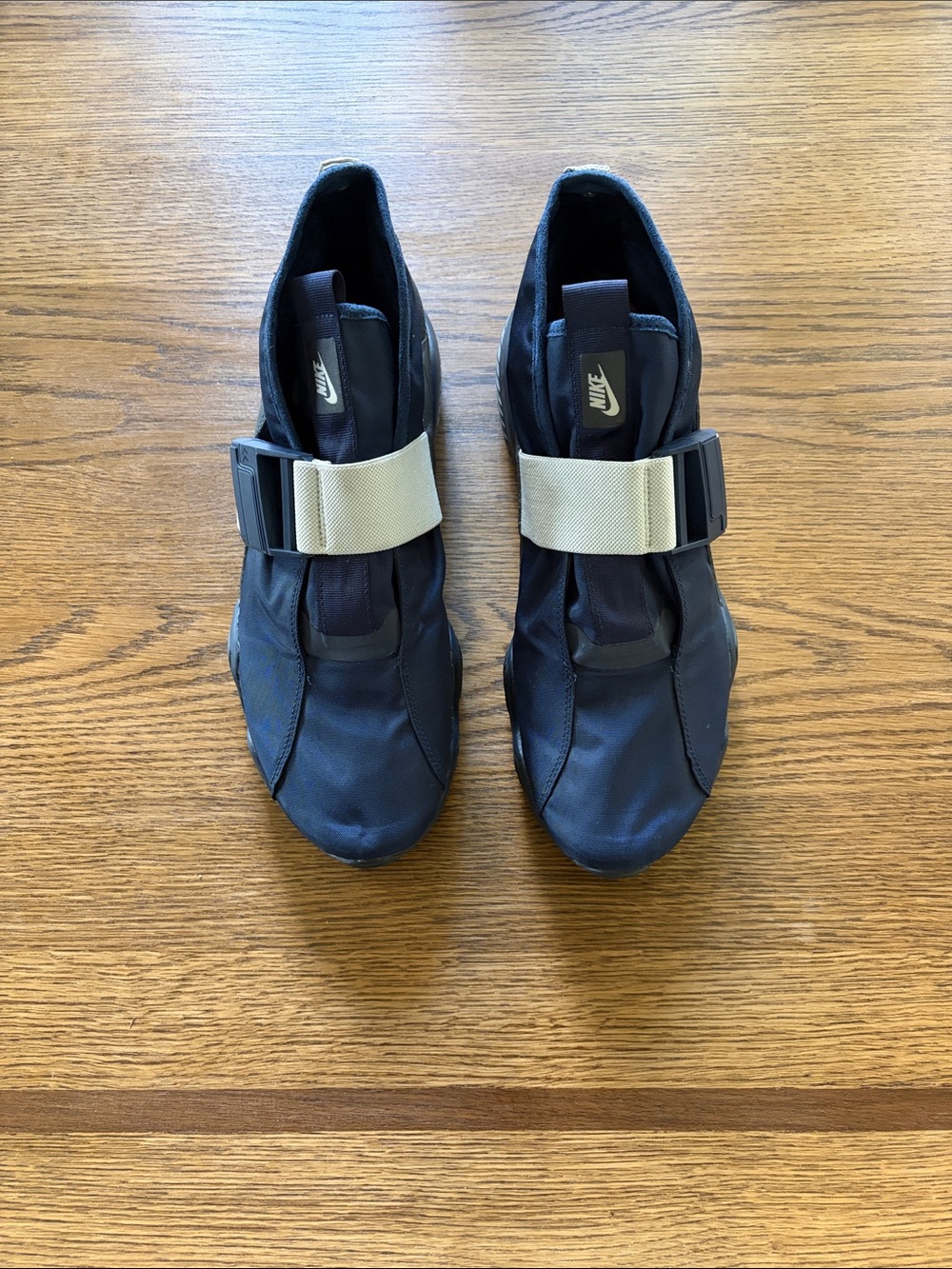 Nike Komyuter se navy men’s sneakers.